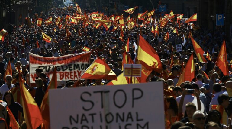 Una de las pancartas de la manifestación de este domingo en Barcelona.