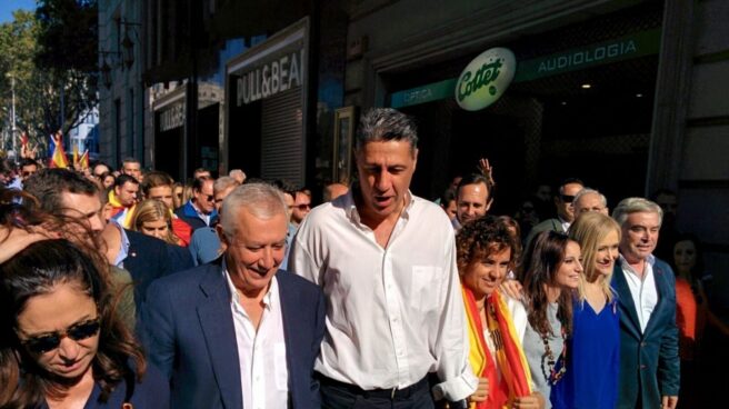 Manifestación 8-O: Arenas, Albio, Montserrat, Levy, Cifuentes y Bauzá en Barcelona.