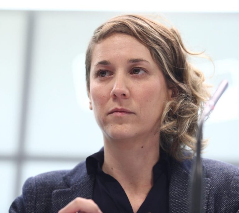 La portavoz de IU en el Parlamento Europeo: "Espero que el PSOE esté a la altura"