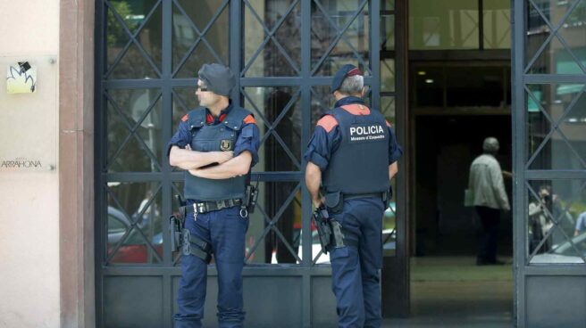 La Guardia Civil registra comisarías de los Mossos en busca de grabaciones del 1-O