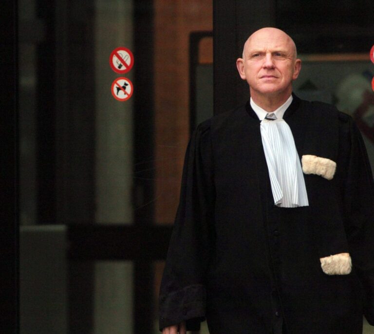 Así es Paul Beckaert, el abogado de etarras contratado en Bélgica por Puigdemont
