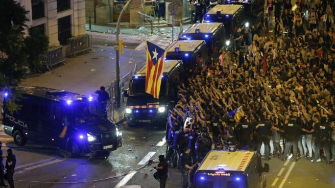 Referéndum 1-O: Manifestación frente a la Jefatura Superior de Policía de Barcelona.