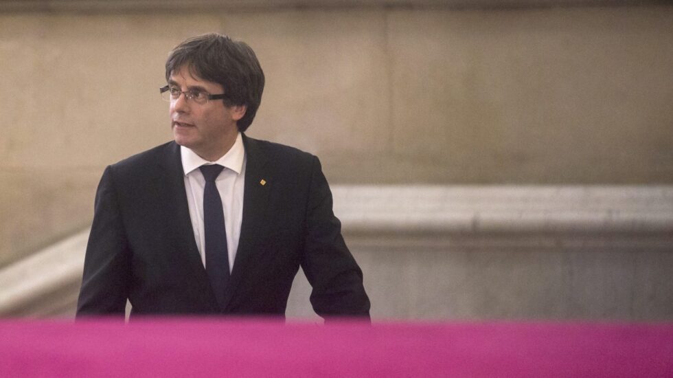 10-O: Puigdemont llega al Parlament.