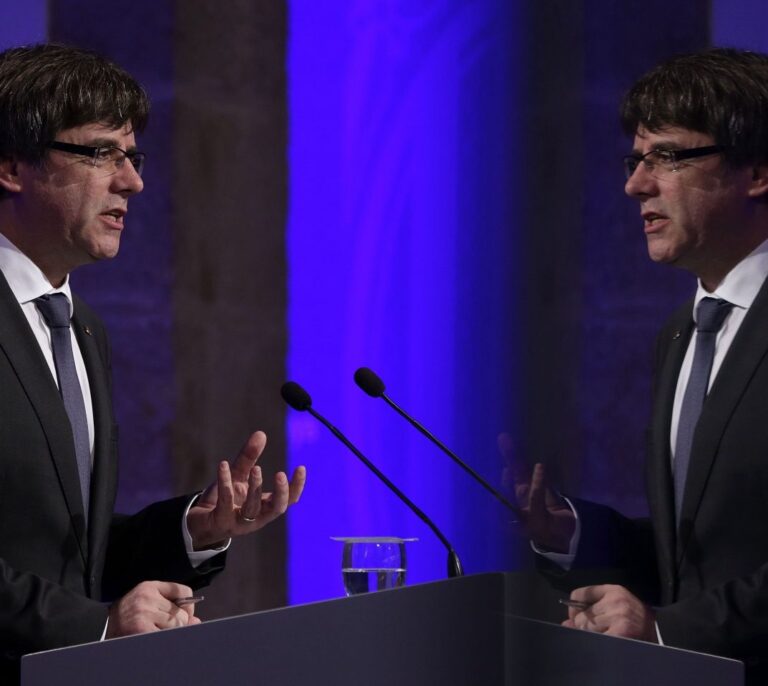 Grandes empresarios presionan a Puigdemont para que aplace la independencia y adelante elecciones