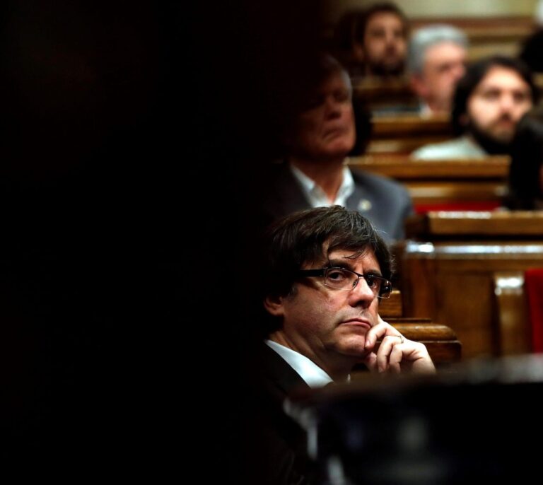 Puigdemont podrá cobrar 7.000 euros al mes como ex presidente si acepta su destitución