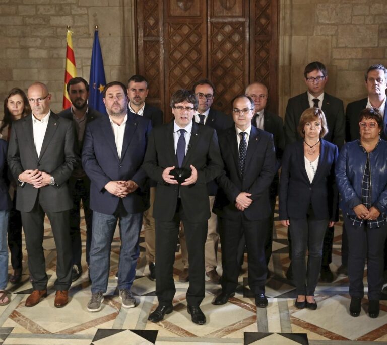 Puigdemont abraza la independencia unilateral con dos millones de votos