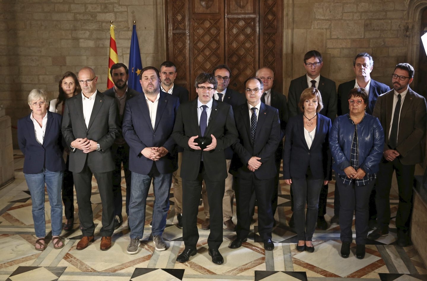 Puigdemont y su Gobierno, tras el referéndum en Cataluña