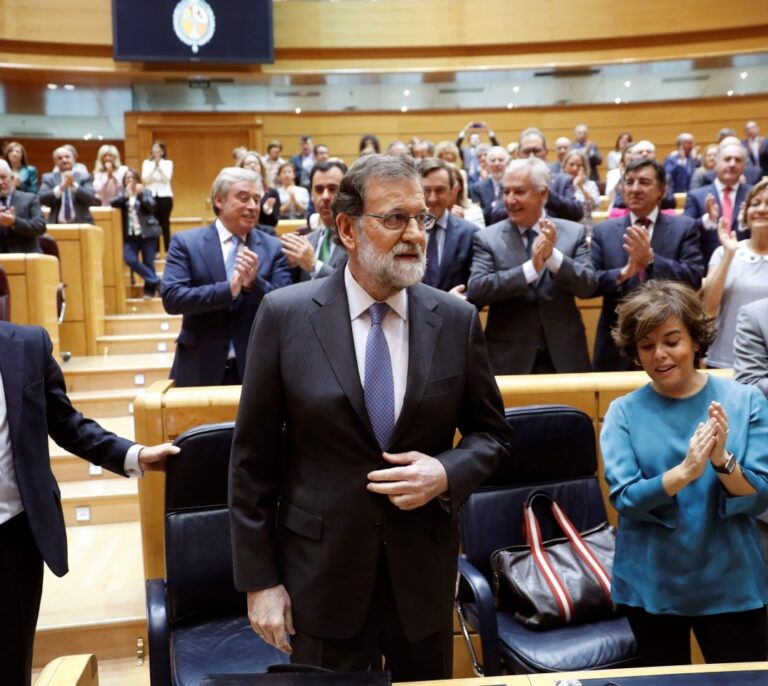 Rajoy destituye a Puigdemont, disuelve el Parlament y convoca elecciones el 21 de diciembre