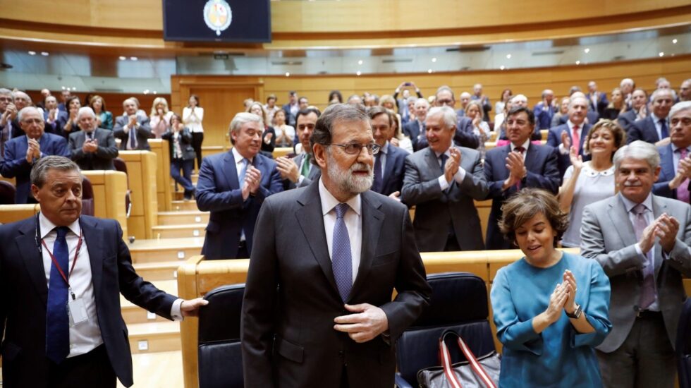 Mariano Rajoy, aplaudido al llegar al Senado.