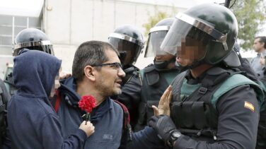 Un guardia civil convence a un padre de que no use a su hijo como escudo
