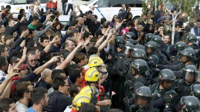 Referéndum 1-O: Incidentes en el Pabellón Deportivo municipal de Sant Julia de Ramis (Girona).