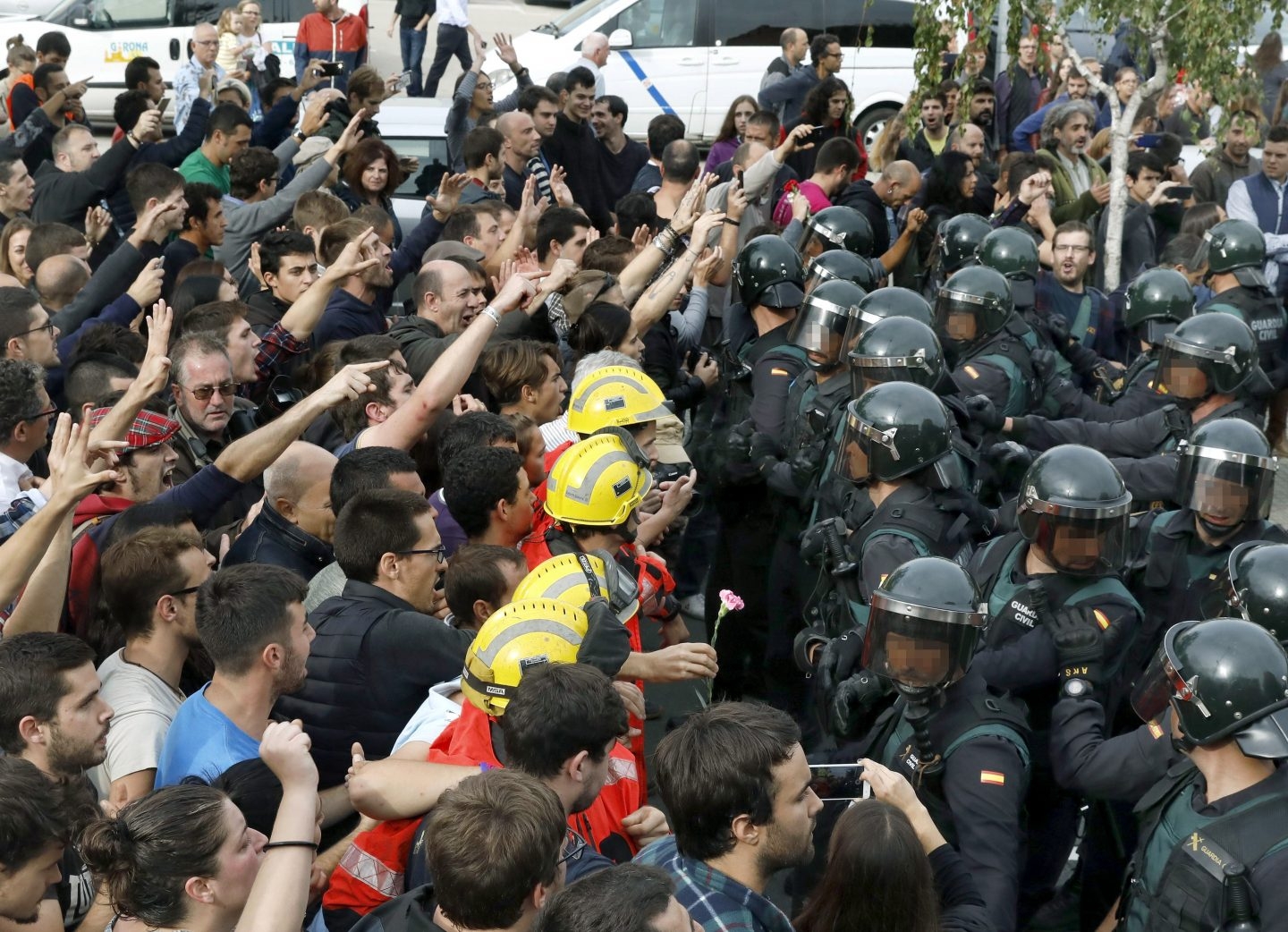 Referéndum 1-O: Incidentes en el Pabellón Deportivo municipal de Sant Julia de Ramis (Girona).