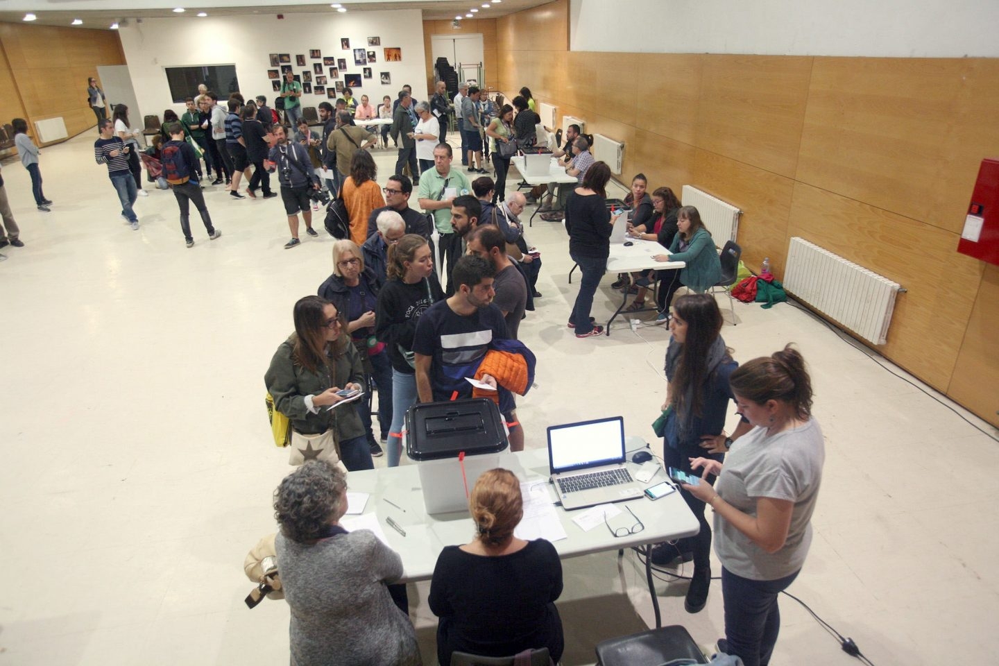 Referéndum 1-O: votaciones en un instituto de Tarragona.