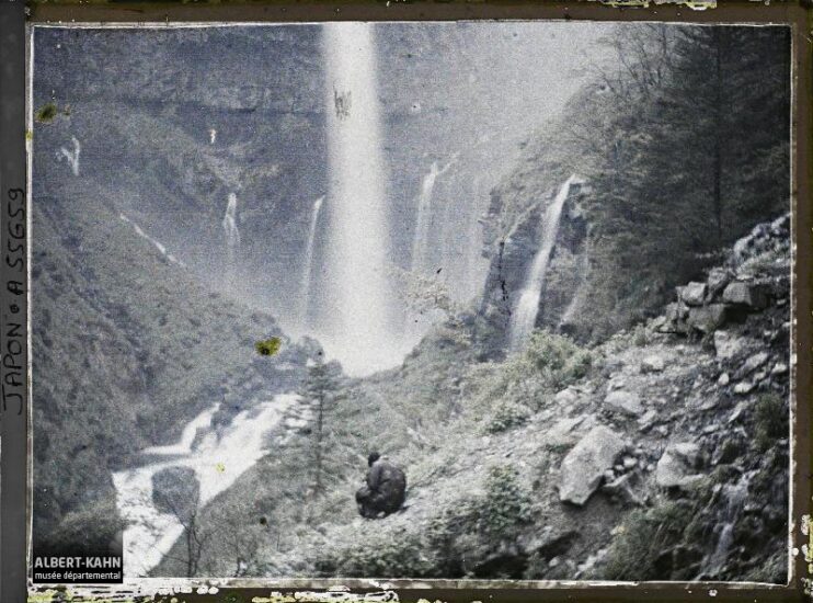 Roger Dumas; Japon, Nikko, Chutes de Kégon