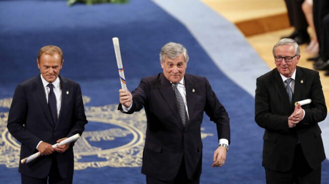Tusk, Tajani y Juncker recogen el Princesa de Asturias. Tusk, Tajani y Juncker recogen el Princesa de Asturias.