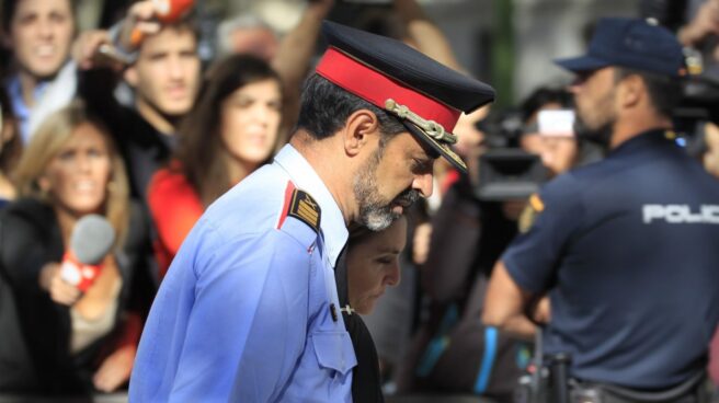 Josep Lluís Trapero, saliendo de la Audiencia Nacional tras declarar la primera vez.