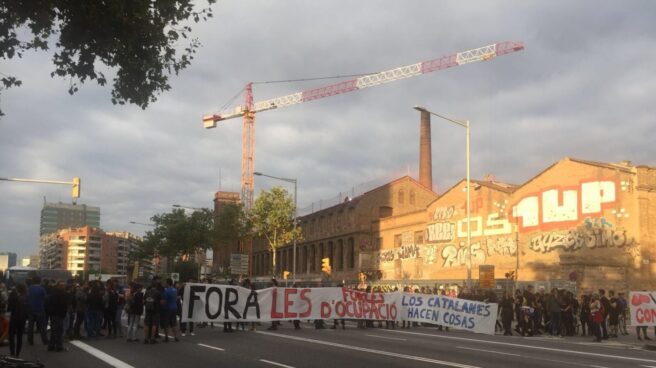 huelga cataluna carreteras Un grupo de manifestantes cortan una de las carreteras durante la jornada de huelga general en Cataluña tras el 1-O.