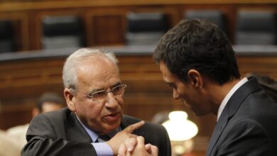 Alfonso Guerra carga contra el acuerdo entre Sánchez e Iglesias: "Sólo les beneficia a ellos dos"