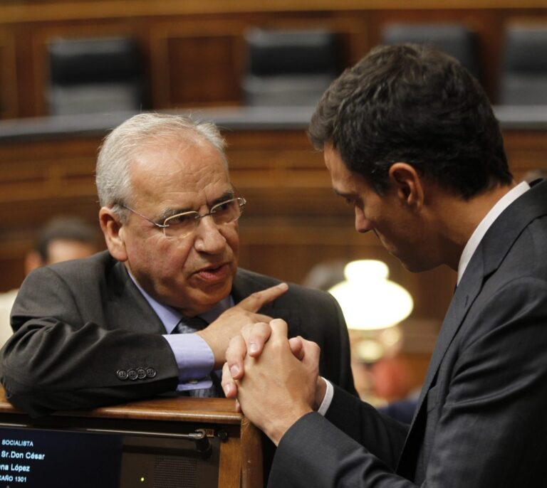 Alfonso Guerra carga contra el acuerdo entre Sánchez e Iglesias: "Sólo les beneficia a ellos dos"