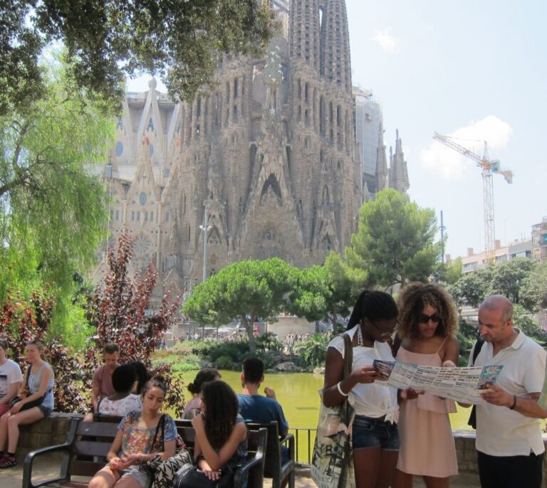 El turismo impulsa el crecimiento económico catalán pero Barcelona quiere ponerle freno