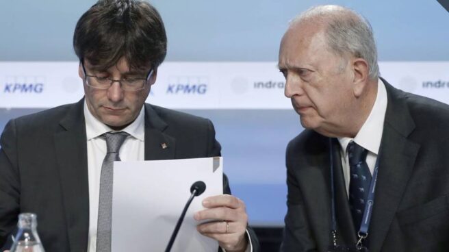 El presidente de la Generalitat, Carles Puigdemont, y el presidente del Círculo de Economía, Juan José Bruguera.