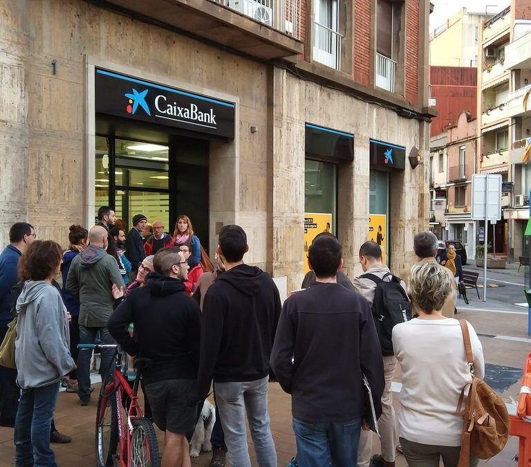 El consejero Santi Vila critica la llamada de Òmnium y ANC a retirar dinero de los bancos