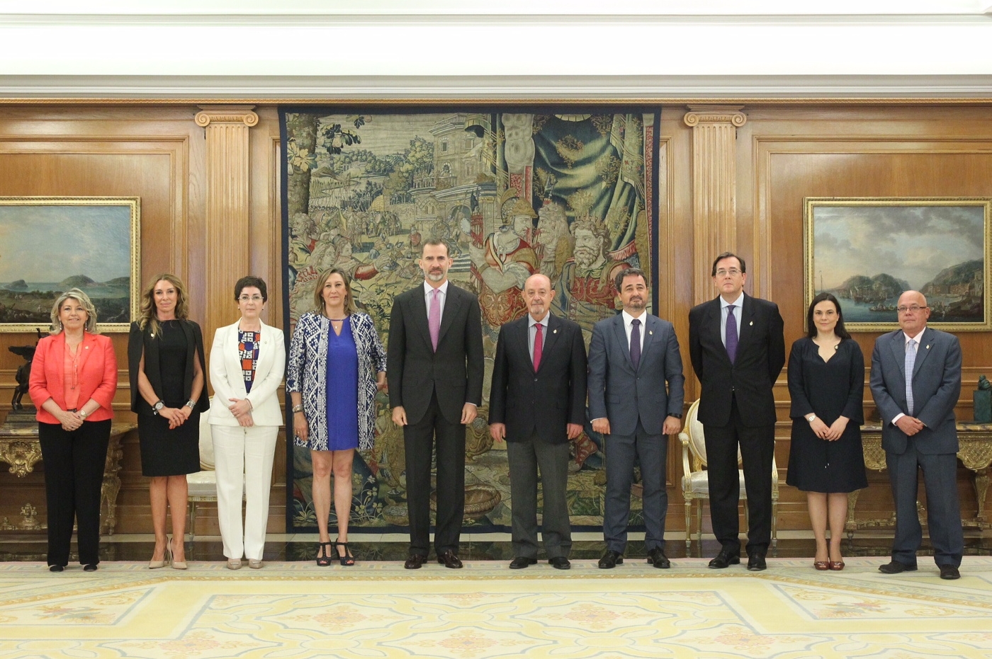 Felipe VI recibe en La Zarzuela a la Junta de Gobierno del Colegio de Abogados de Madrid.