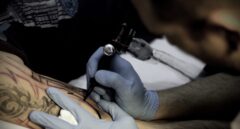 Doce casos de viruela del mono vinculados a un negocio de tatuajes y piercings de Cádiz