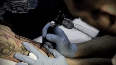 Doce casos de viruela del mono vinculados a un negocio de tatuajes y piercings de Cádiz