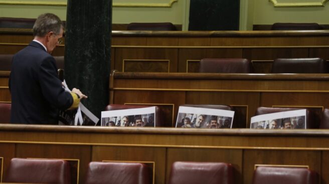 Los escaños de ERC, con los carteles pidiendo la libertad de Sànchez y Cuixart.