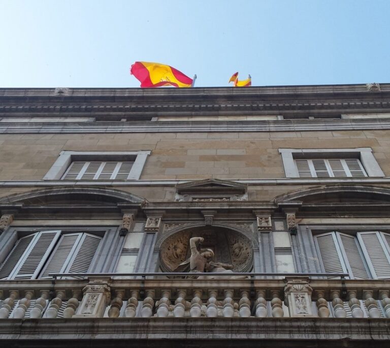 La Guardia Civil registra el Palau de la Generalitat por el supuesto uso de fondos públicos para el 1-O