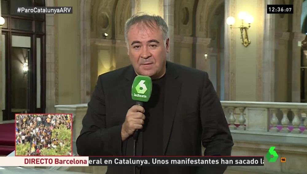 El periodista de La Sexta, Antonio García Ferreras, perseguido este martes en Barcelona.