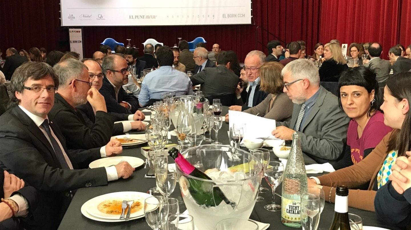 Carles Puigdemont y Anna Gabriel, en un almuerzo.