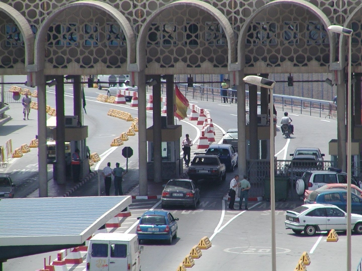 Paso de la frontera del Tarajal, en Ceuta, donde una pareja trataba de introducir a un ciudadano dentro del salpicadero.