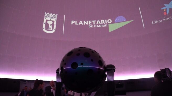 Proyector híbrido de estrellas y películas full-dome del Planetario de Madrid