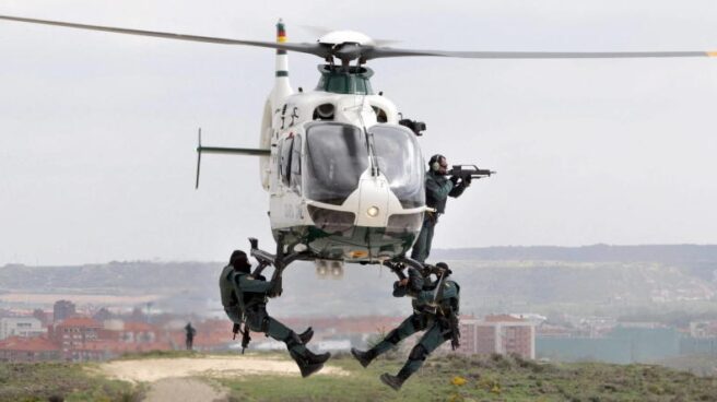 gar_guardia_civil_aeropuerto_el_prat Efectivos del Grupo de Acción Rápida (GAR) de la Guardia Civil durante una exhibición.
