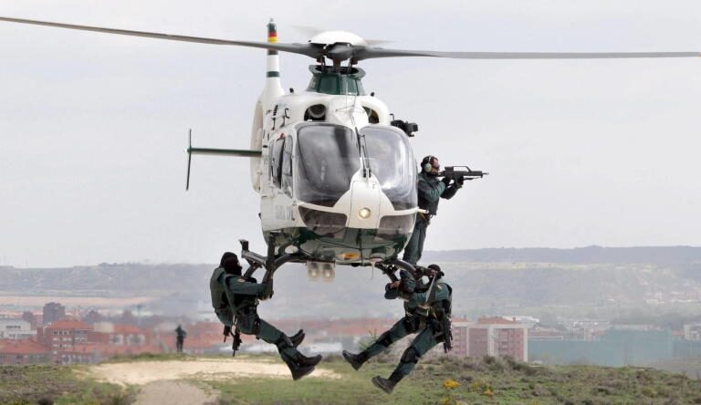La Guardia Civil despliega 150 unidades especiales en El Prat para asegurar el aeropuerto