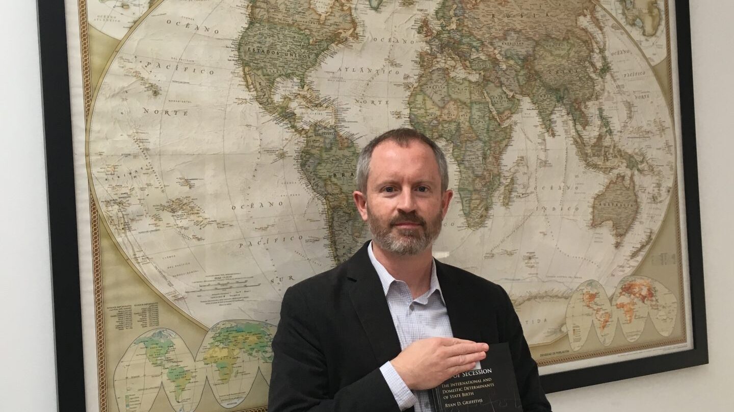 Ryan Griffiths, autor de The Age of Secession
