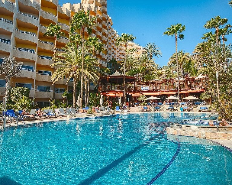 Sabadell vende su plataforma de gestión hotelera por 630 millones