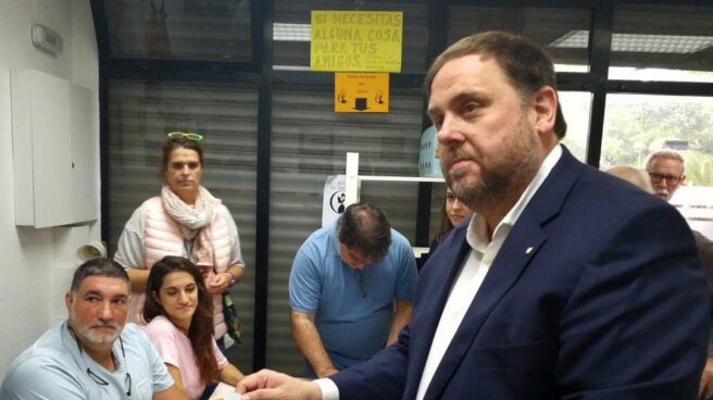 Oriol Junqueras vota en Sant Vicenç dels Horts (Barcelona) Oriol Junqueras, votando el pasado 1-O durante el referéndum ilegal.