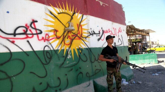 kurdistan_independencia_cataluna Miembros de las Fuerzas de Movilización Popular iraquíes patrullan las calles de Tuz al sur de Kirkuk.