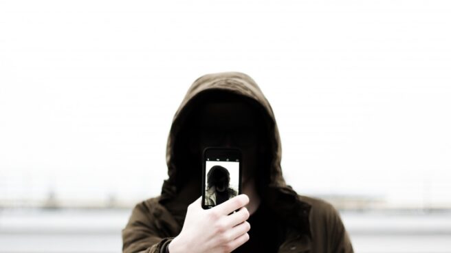 la sociedad ha confundido el placer y la alegria. Precisamente Alegría es el título del libro que acaban de lanzar Alex Rovira y Francesc Miralles En este mundo de los selfies la sociedad vive cada vez más conectada pero menos vinculada, dice Rovira.
