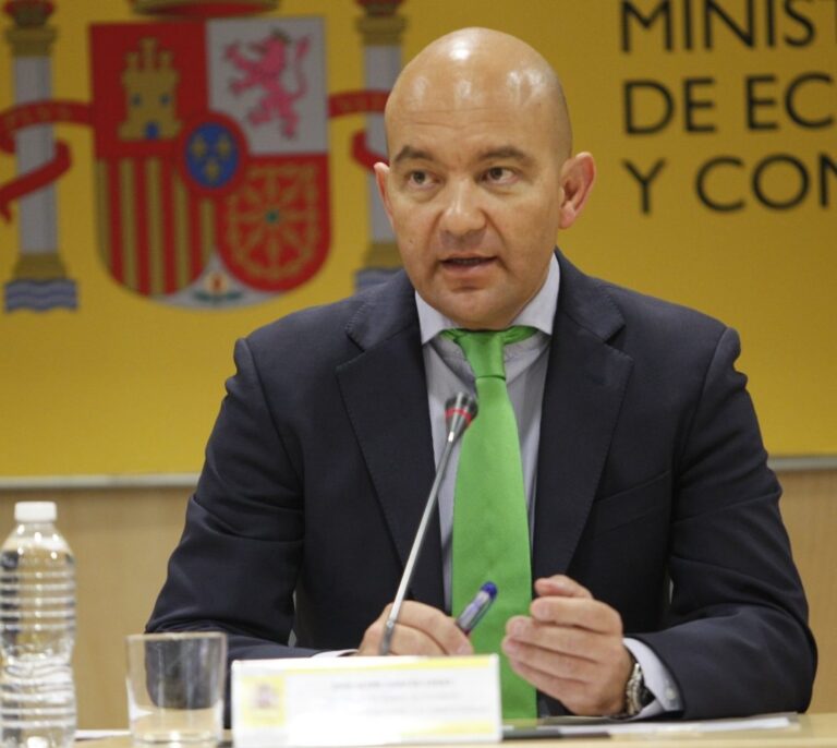 El Gobierno se arriesga a otro choque con los fondos de Aena al elegir un ‘político’ como presidente