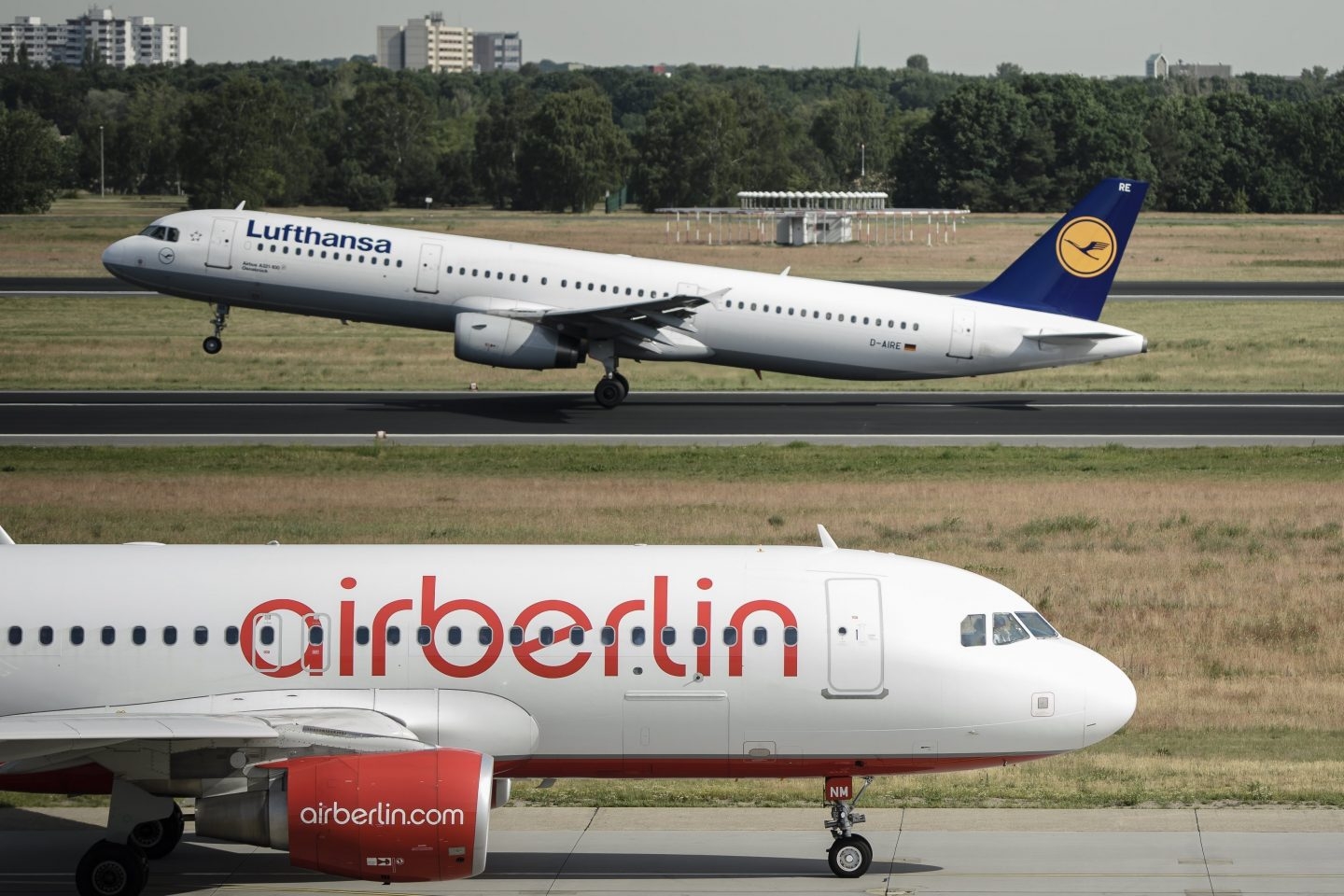 Aviones de las aerolíneas Lufthansa y Air Berlin.