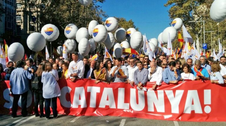 Manifestación bajo el lema "Todos somos Cataluña" Manifestación bajo el lema "Todos somos Cataluña"
