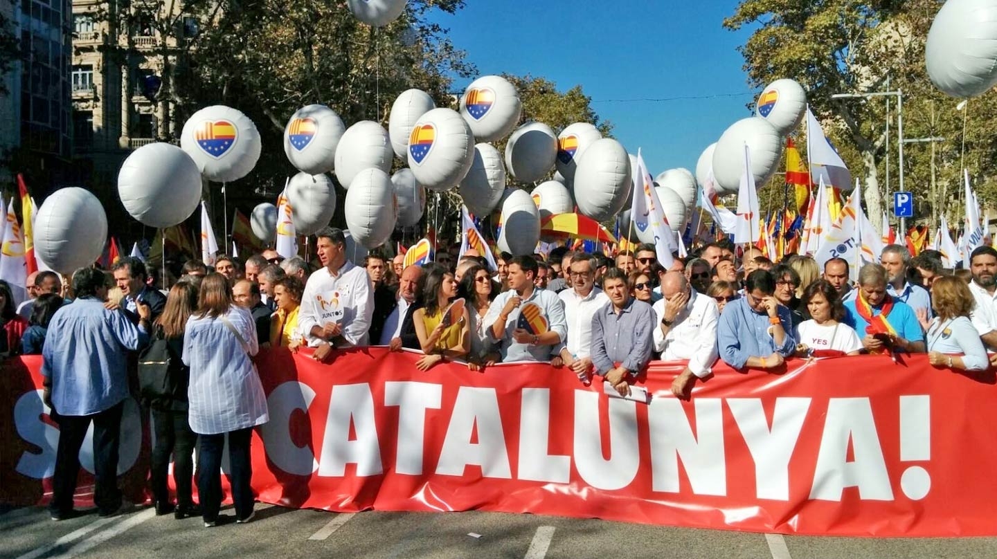 Manifestación bajo el lema "Todos somos Cataluña"