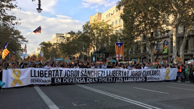 manifestación barcelona Cabecera de la manifestación por la libertad y el autogobierno en Cataluña, celebrada en Barcelona, tras el acuerdo del Consejo de Ministros para activar el artículo 155.