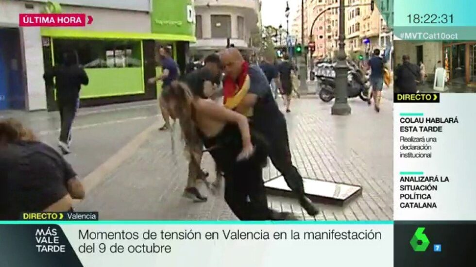 El programa de La Sexta, Más Vale Tarde, ha captado en directo una de las agresiones.