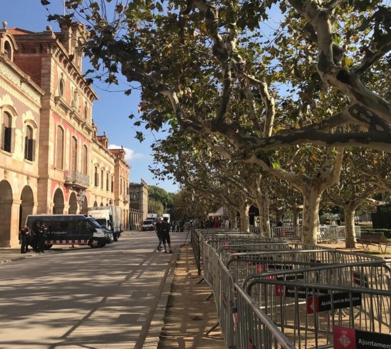 El acceso al Parlament permanecerá cerrado por la comparecencia de Puigdemont