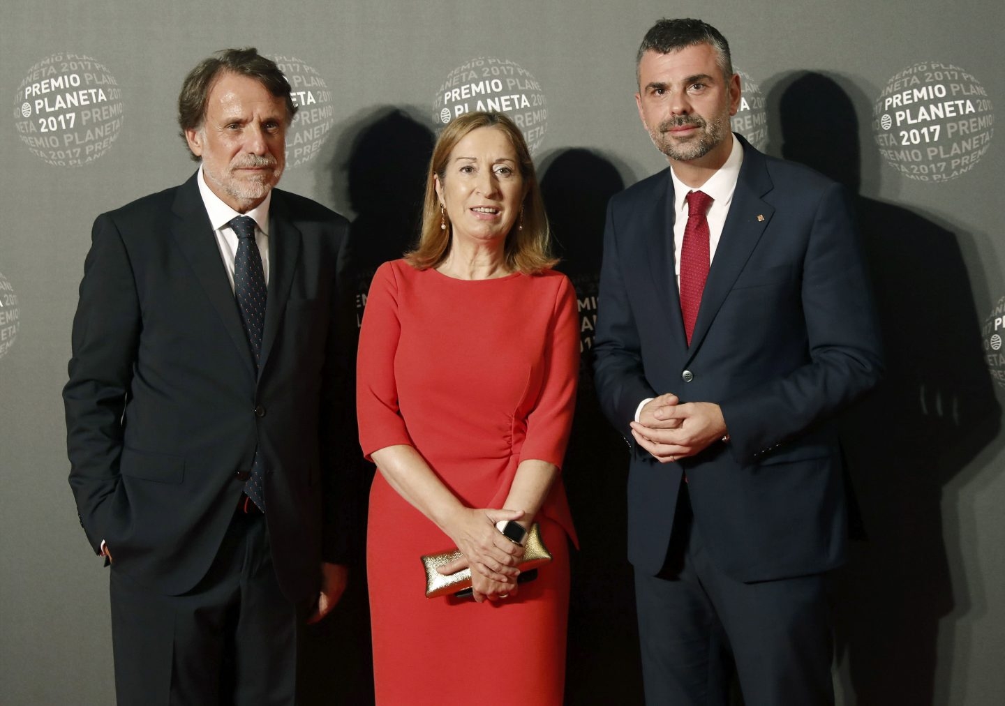 La presidenta del Congreso de los Diputados, Ana Pastor, el conseller Santi Vila y del presidente del Grupo Planeta Jose Creuheras.